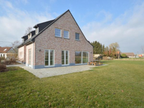 Гостиница Soothing Holiday Home in Sint Amands with Recreation Room  Sint-Amands